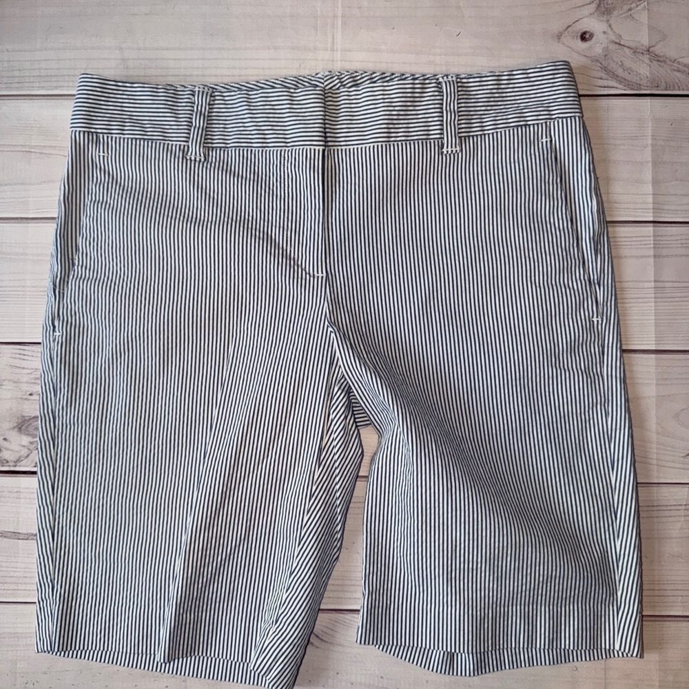 Ann Taylor Factory Blue White Pinstripe Bermuda Shorts Size 4 Nautical Stretch